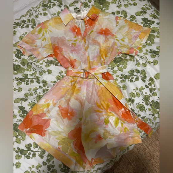 KIVARI printed short sleeve belted romper. Sold out. Size 6 - Picture 3 of 5